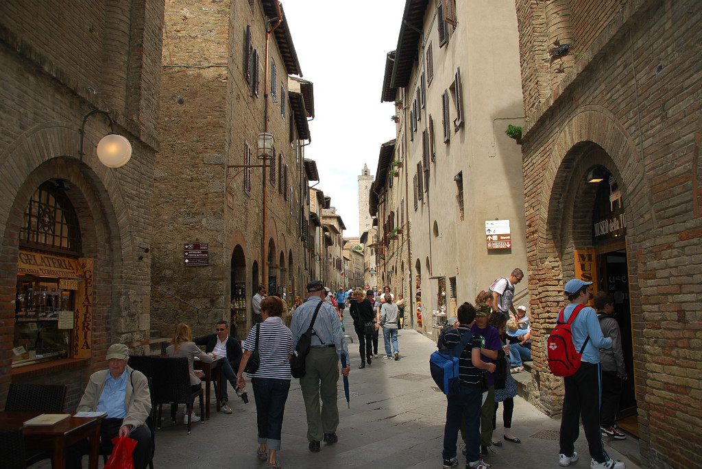 Een straatje in San Gimignano...alsof de tijd hier heeft stilgestaan