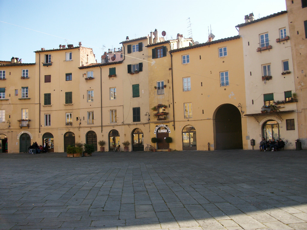 Het beroemde plein in Lucca