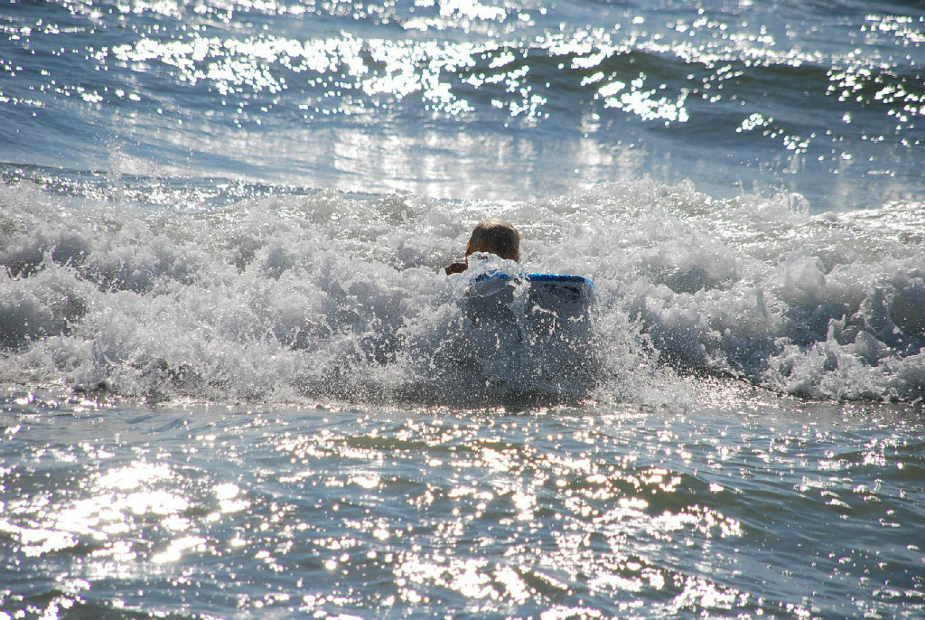 Soms super hoge golven in zee, neem je bodyboard mee!!