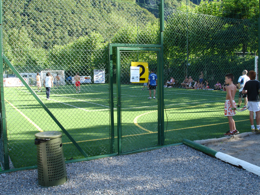 Voetbalveld / Tennisbaan op de Camping